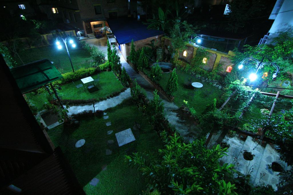 Royal Astoria Hotel Catmandu Exterior foto